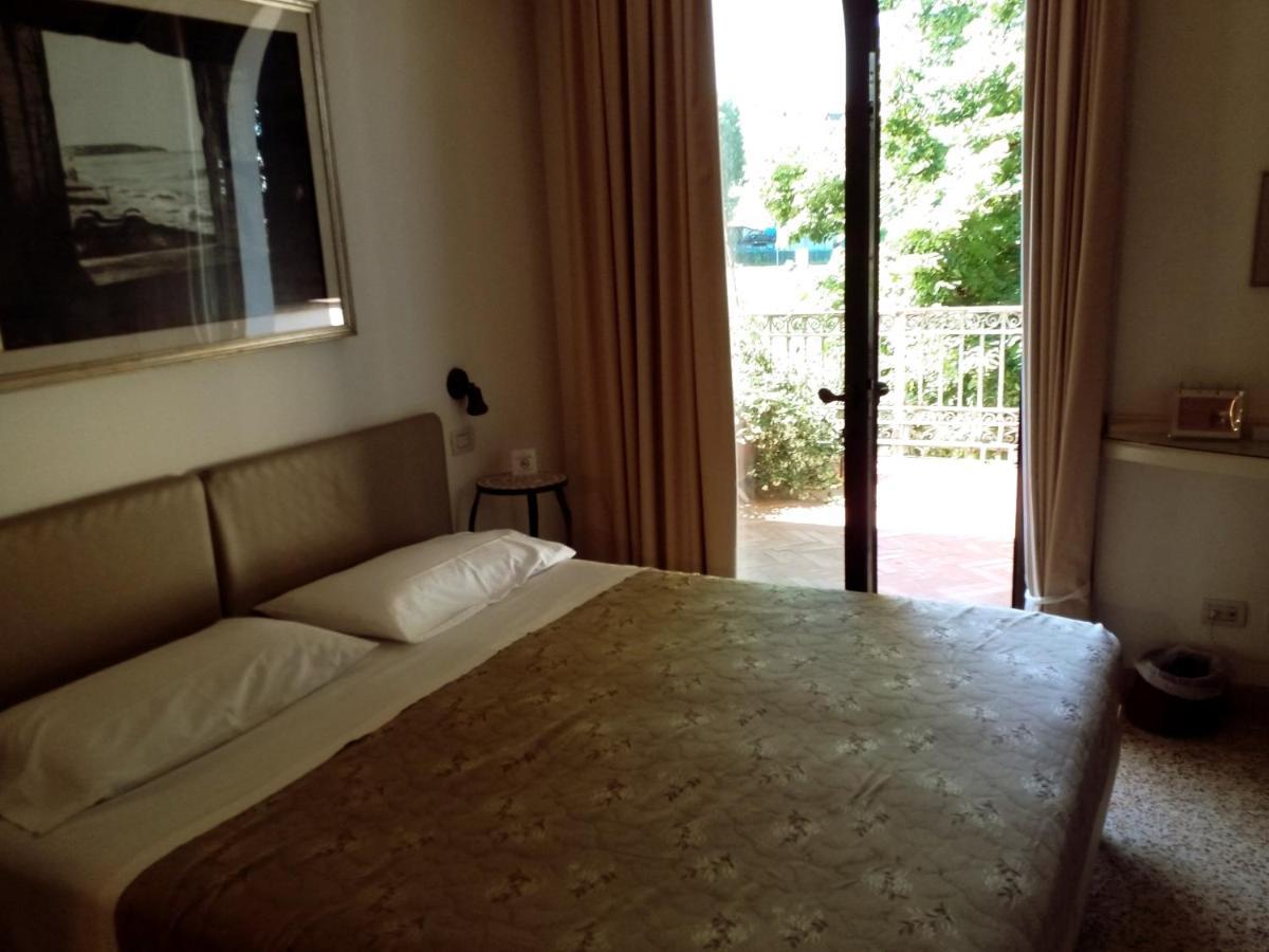 Al Melograno - Room & Breakfast Bologna Bagian luar foto