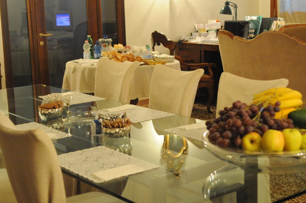 Al Melograno - Room & Breakfast Bologna Bagian luar foto