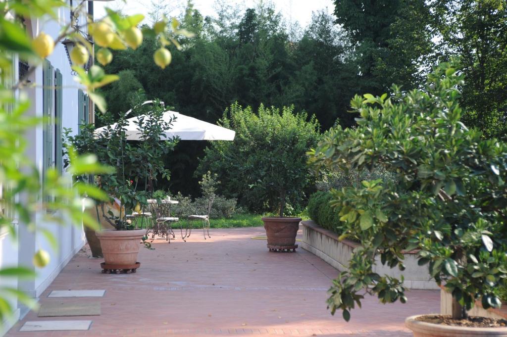 Al Melograno - Room & Breakfast Bologna Bagian luar foto