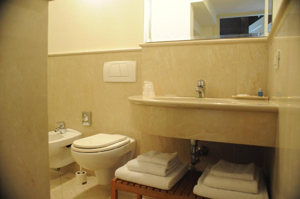 Al Melograno - Room & Breakfast Bologna Bagian luar foto